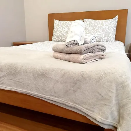 2 Bedrooms At 20 M Away From The Beach With Sea View And Furnished Terrace شقة *