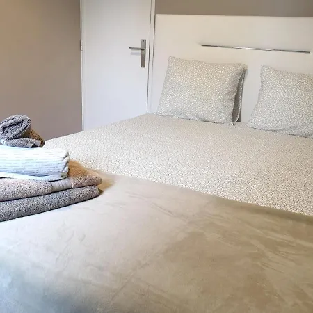 2 Bedrooms At 20 M Away From The Beach With Sea View And Furnished Terrace * فيلا دو كوندي